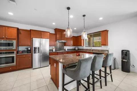 Kitchen - 563 Mesa Dr S, Madera, CA 93636 photo 3 of 5
