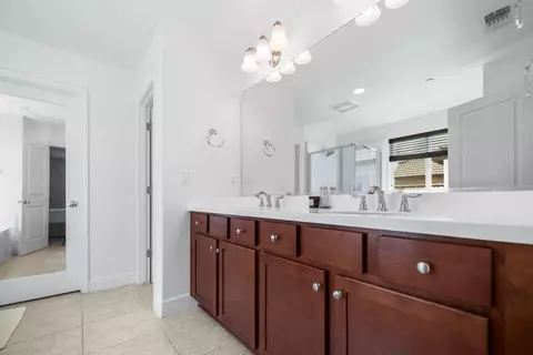 Entry Way - 563 Mesa Dr S, Madera, CA 93636 photo 9 of 11