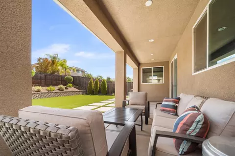 Exterior - 563 Mesa Dr S, Madera, CA 93636 photo 6 of 10