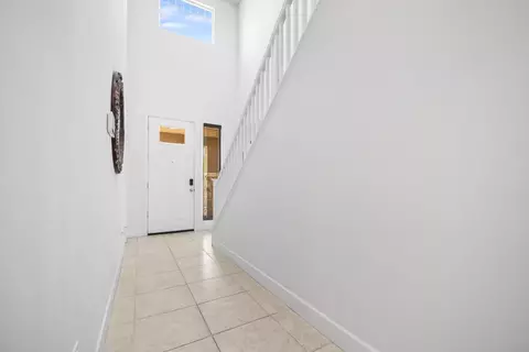 Entry Way - 563 Mesa Dr S, Madera, CA 93636 photo 2 of 11