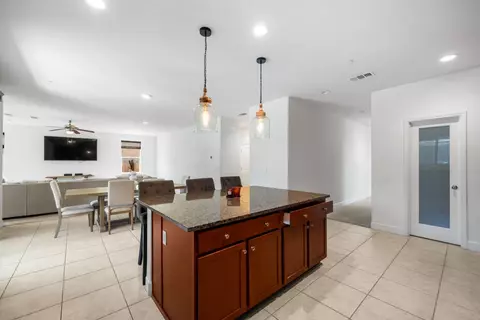 Entry Way - 563 Mesa Dr S, Madera, CA 93636 photo 5 of 11