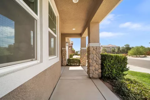 Exterior - 563 Mesa Dr S, Madera, CA 93636 photo 3 of 10