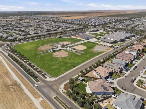 View/Area - 602 Pinnacle Dr W, Madera, CA 93636 photo 6 of 7