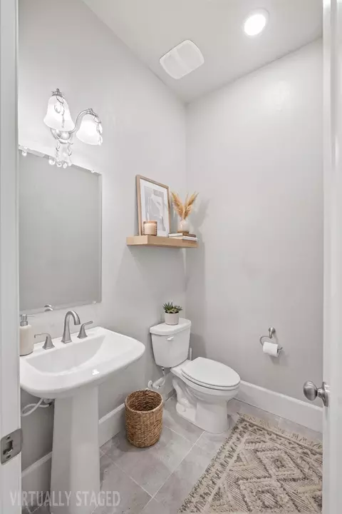 Bath - 602 Pinnacle Dr W, Madera, CA 93636 photo 1 of 9