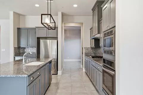 Kitchen - 602 Pinnacle Dr W, Madera, CA 93636 photo 6 of 7