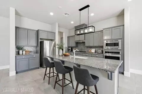 Kitchen - 602 Pinnacle Dr W, Madera, CA 93636 photo 4 of 7