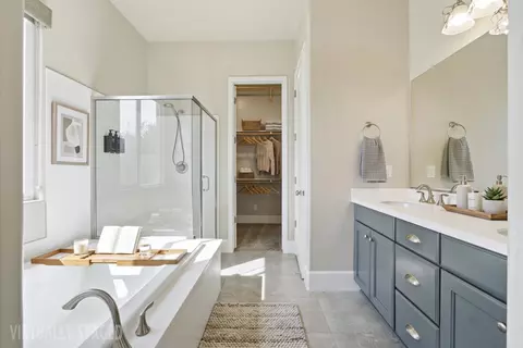 Bath - 602 Pinnacle Dr W, Madera, CA 93636 photo 6 of 9
