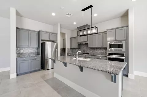 Kitchen - 602 Pinnacle Dr W, Madera, CA 93636 photo 5 of 7