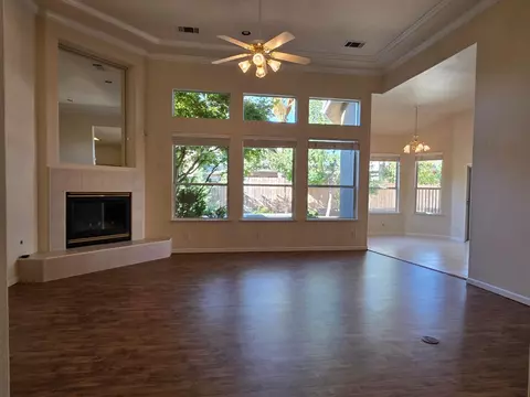 Living - 563 W Omaha Ave, Clovis, CA 93619 photo 2 of 3