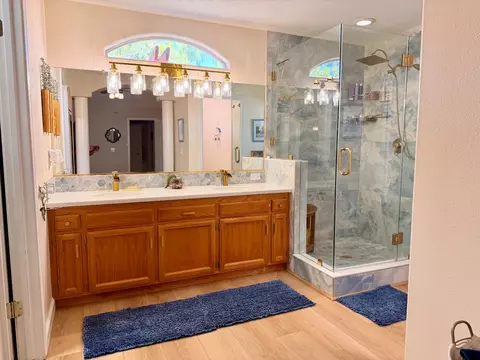 Bath - 2555 Bellaire Way, Clovis, CA 93611 photo 2 of 4
