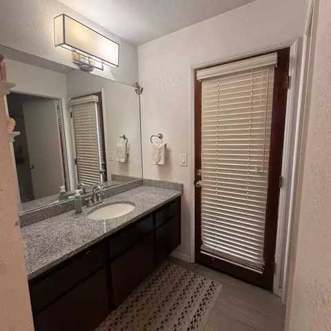 Bath - 1338 E Castlecrest Ave, Visalia, CA 93292 photo 1 of 6