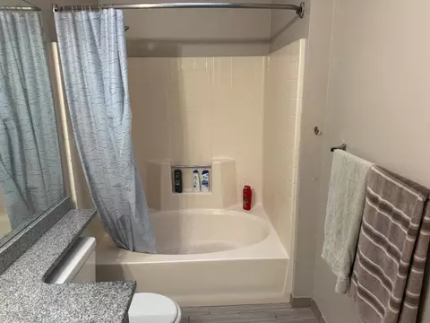 Bath - 1338 E Castlecrest Ave, Visalia, CA 93292 photo 4 of 6