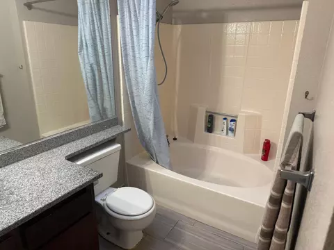 Bath - 1338 E Castlecrest Ave, Visalia, CA 93292 photo 6 of 6