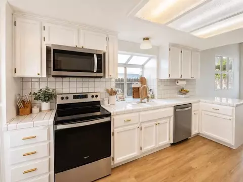 Kitchen - 325 W Decatur Ave, Clovis, CA 93611 photo 2 of 3