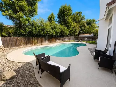 Exterior - 325 W Decatur Ave, Clovis, CA 93611 photo 3 of 3