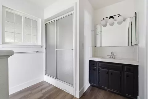 Bath - 3731 Allan St, Selma, CA 93662 photo 4 of 4