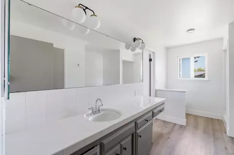 Bath - 3731 Allan St, Selma, CA 93662 photo 2 of 4