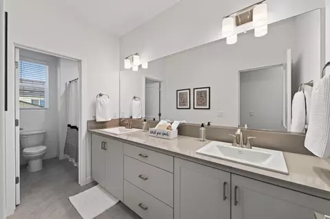 Bath - 4071 Braden Rd, Madera, CA 93636 photo 2 of 5