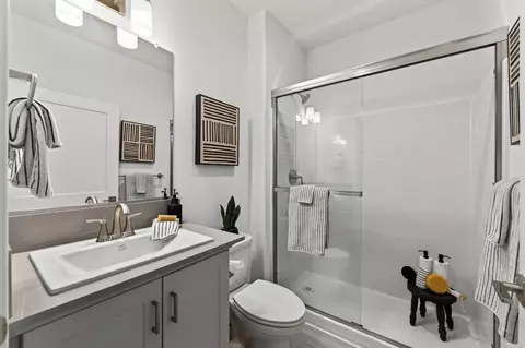 Bath - 4071 Braden Rd, Madera, CA 93636 photo 1 of 5