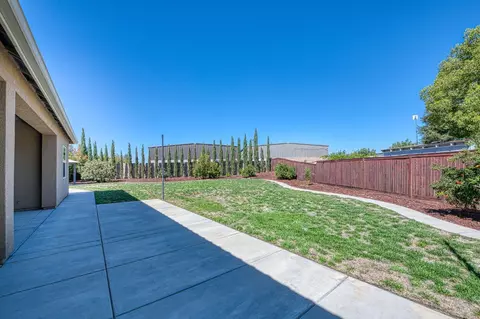 Exterior - 89 Polson Ave, Clovis, CA 93612 photo 4 of 11