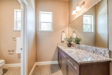 Bath - 89 Polson Ave, Clovis, CA 93612 photo 2 of 7