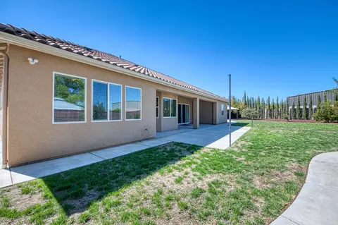 Exterior - 89 Polson Ave, Clovis, CA 93612 photo 6 of 11