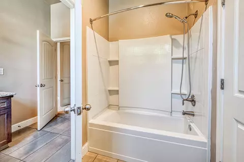 Bath - 89 Polson Ave, Clovis, CA 93612 photo 1 of 7