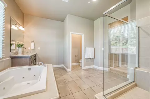 Bath - 89 Polson Ave, Clovis, CA 93612 photo 7 of 7