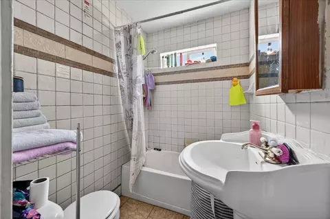 Bath - 1328 E Fedora Ave, Fresno, CA 93704 photo 1 of 2