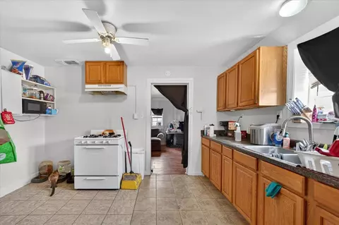 Entry Way - 1328 E Fedora Ave, Fresno, CA 93704 photo 1 of 3