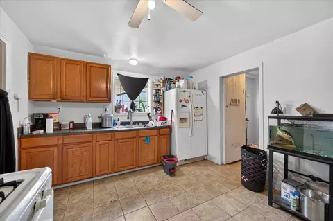 Kitchen - 1328 E Fedora Ave, Fresno, CA 93704 photo 3 of 4