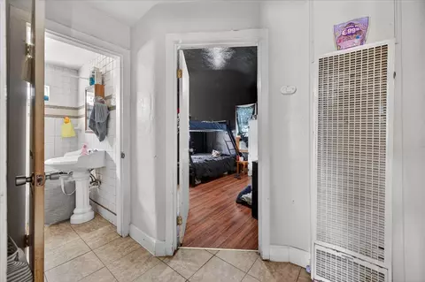 Entry Way - 1328 E Fedora Ave, Fresno, CA 93704 photo 2 of 3
