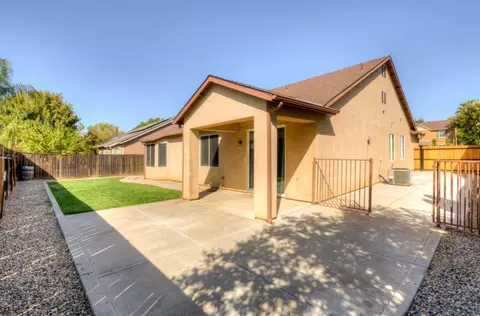 Exterior - 1630 Blackwood Ave, Clovis, CA 93619 photo 8 of 10
