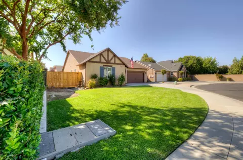 Exterior - 1630 Blackwood Ave, Clovis, CA 93619 photo 2 of 10