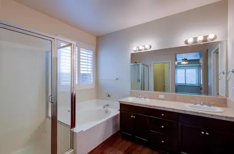 Bath - 1630 Blackwood Ave, Clovis, CA 93619 photo 1 of 3