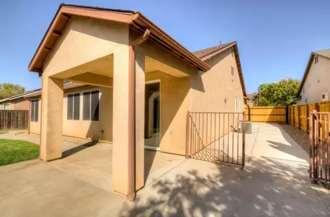 Exterior - 1630 Blackwood Ave, Clovis, CA 93619 photo 9 of 10