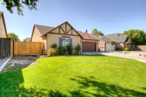 Exterior - 1630 Blackwood Ave, Clovis, CA 93619 photo 3 of 10