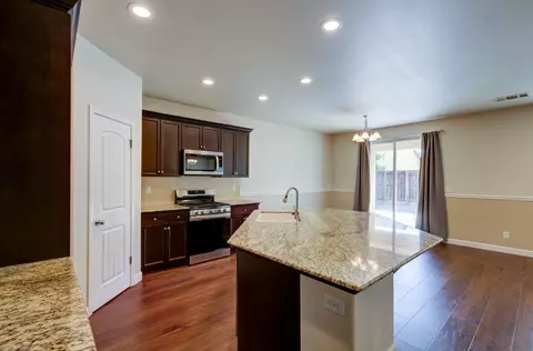 Kitchen - 1630 Blackwood Ave, Clovis, CA 93619 photo 3 of 4