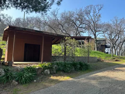 Exterior - 40838 Oak Ridge Dr, Three Rivers, CA 93271 photo 4 of 13