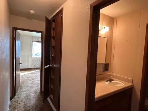 Bath - 40838 Oak Ridge Dr, Three Rivers, CA 93271 photo 2 of 2