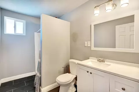 Bath - 312 L St, Sanger, CA 93657 photo 3 of 3
