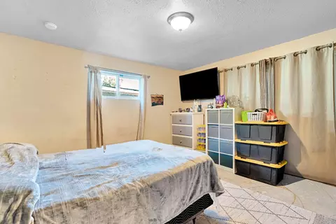 Bedroom - 312 L St, Sanger, CA 93657 photo 2 of 4
