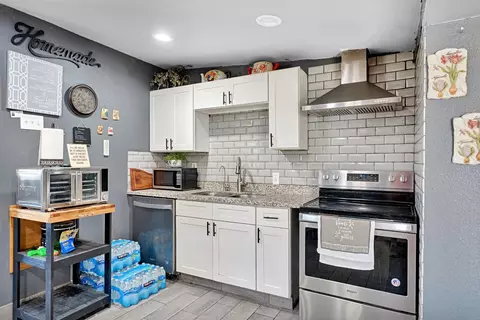 Kitchen - 312 L St, Sanger, CA 93657 photo 3 of 4