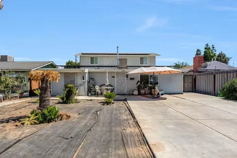 Exterior - 312 L St, Sanger, CA 93657 photo 3 of 9