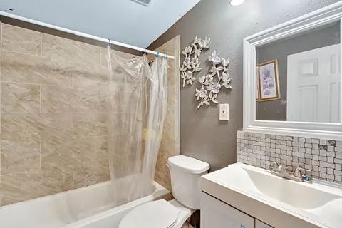 Bath - 312 L St, Sanger, CA 93657 photo 1 of 3