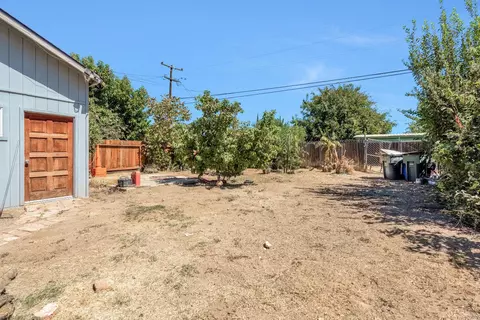 Exterior - 312 L St, Sanger, CA 93657 photo 7 of 9