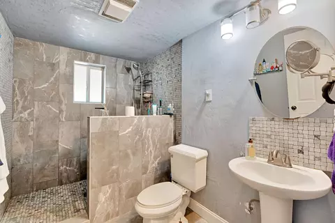 Bath - 312 L St, Sanger, CA 93657 photo 2 of 3
