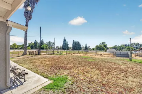 Exterior - 12909 E Gettysburg Ave, Sanger, CA 93657 photo 5 of 13