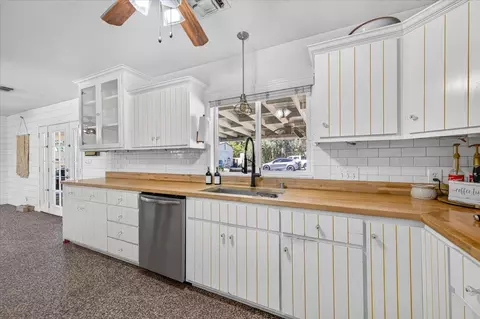 Kitchen - 12909 E Gettysburg Ave, Sanger, CA 93657 photo 5 of 6