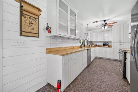 Kitchen - 12909 E Gettysburg Ave, Sanger, CA 93657 photo 1 of 6